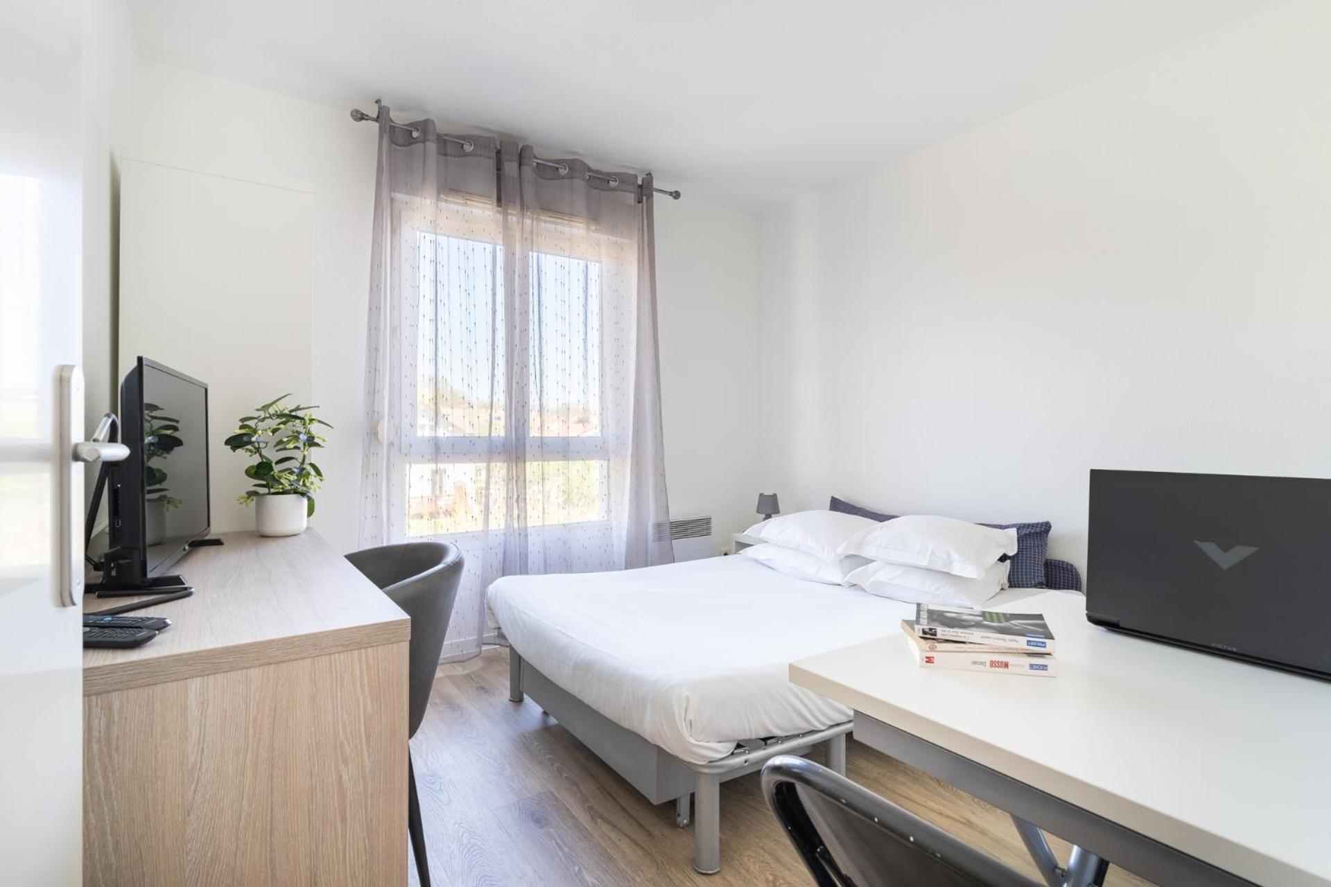 Sejours & Affaires Annecy Le Pont Neuf Aparthotel Cran-Gevrier Bagian luar foto