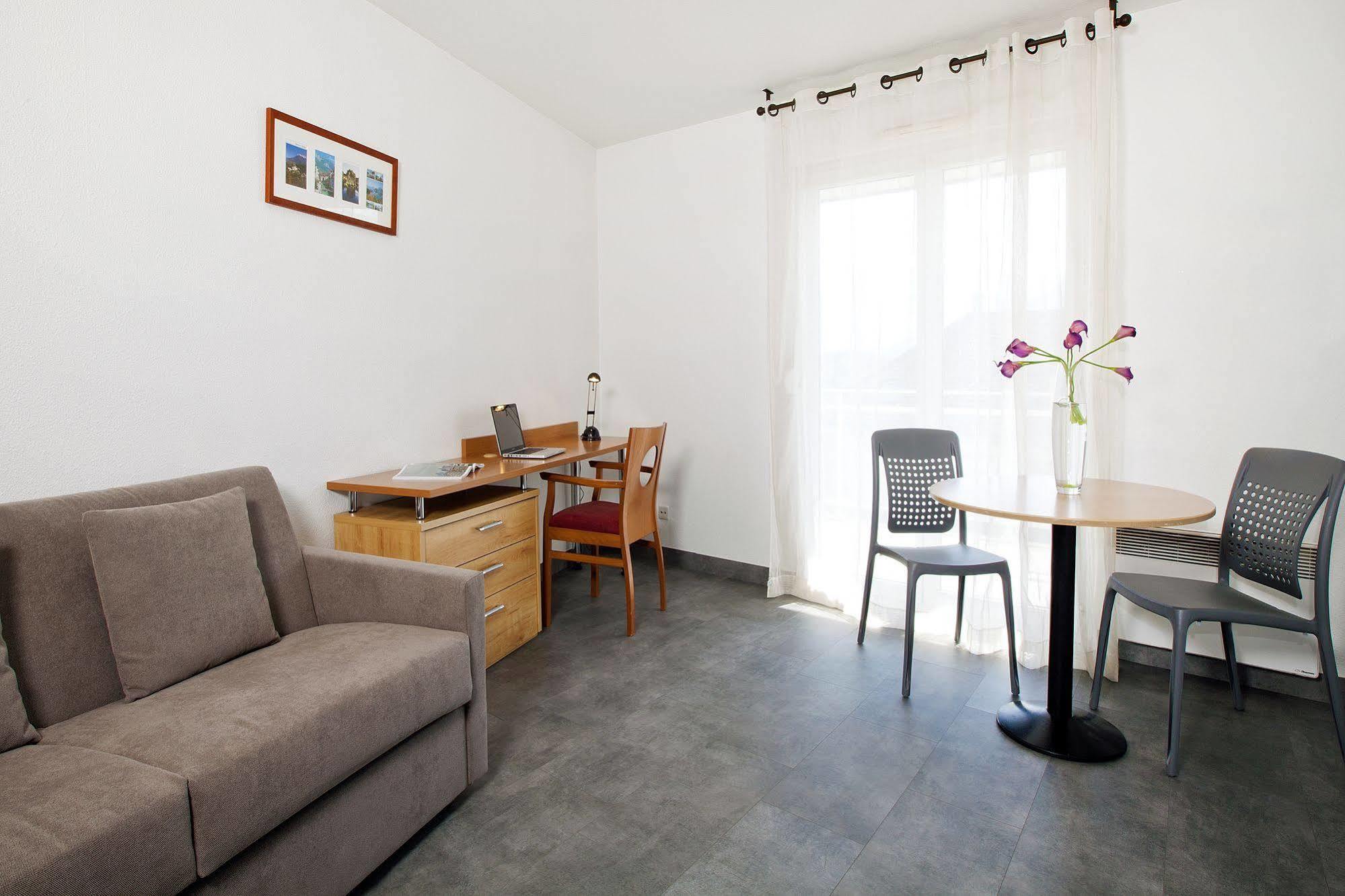 Sejours & Affaires Annecy Le Pont Neuf Aparthotel Cran-Gevrier Bagian luar foto